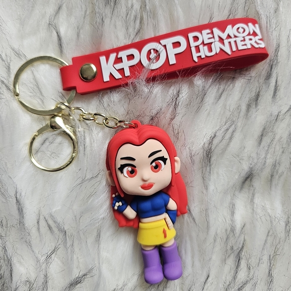 KPOP Keychains - CHOOSE 1 - Picture 2 of 5